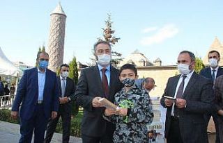 Erzurum İl Müftülüğü maske kuralına uyan çocuklara...