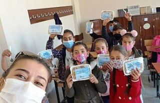 Erzurumlu minik öğrenciler incirle tanıştı