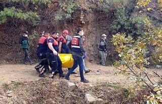 Eşi ve oğlunun önünde uçuruma yuvarlandı