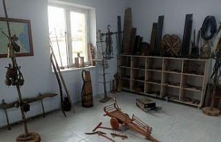 Eşinin vasiyetini yerine getirerek köye müze kurdu