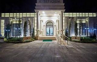 Esteticium’da kişiye özel gülüş tasarımı