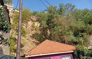Evi hasar gören aileye Büyükşehir’den yardım...