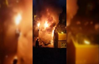 Evin odunluğunda çıkan yangın korkuttu