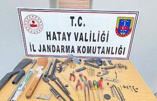 Evini silah atölyesine çevirmiş