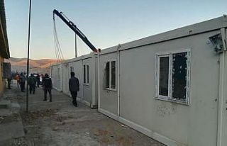 Evleri yanan ailelere konteyner evler kuruldu