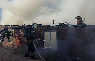 Evleri yanan Özgül ailesinin ilk misafiri Başkan...