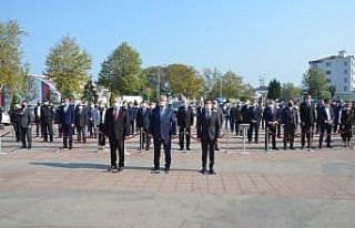 Fatsa’da 29 Ekim kutlamaları çelenk sunumu ile...