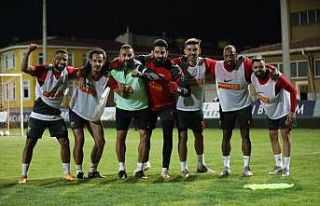 Fernandes örümcek ağlarını aldı
