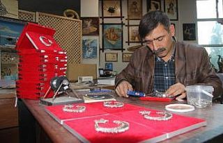 Filografi sanatı ile şaheserler ortaya çıkartıyor