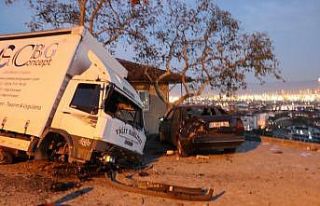 Freni boşalan kamyonun altında kalmaktan son anda...