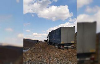 Freni patlayan tır kaçış rampasında durdu