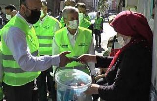 Gaziantep’te evinin önünü temizleyenlere ‘temizlik...