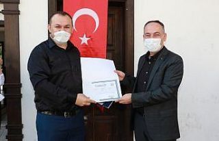 Gençler katılım belgelerini Başkan Saygılı’dan...