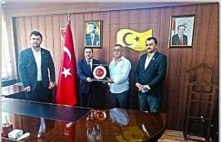 Genel Sekreter Sümer’e plaket