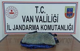 Gevaş’ta 5 kilo 960 gram afyon sakızı ele geçirildi