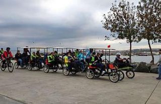 Görme engelli bireyler farkındalık için pedal...