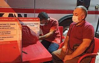 Görme engelli eski milletvekili Ayva, kan bağışı...