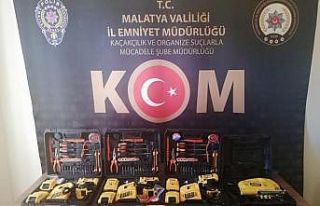 Gümrük kaçağı iş aletleri satanlara operasyon
