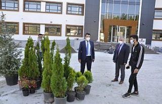 Gümüş, Kanuni Ortaokulu’nun inşaatında incelemelerde...