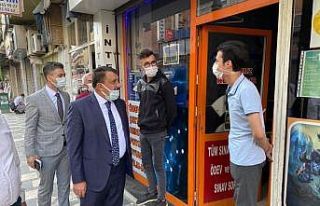 Gürkan, Halfettin Mahallesi esnaflarıyla bir araya...