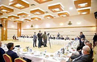 Gürkan muhtarlarla bir araya geldi