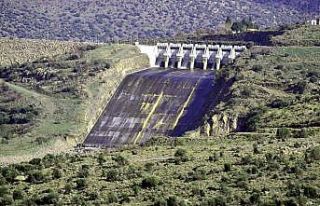 Güzelhisar Barajı’nda su seviyesi yarıya indi