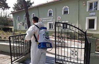 Halkın yoğun kullandığı alanlar dezenfekte ediliyor