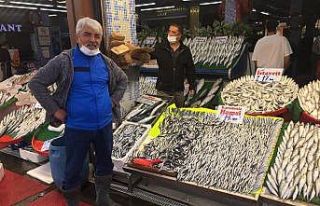 Hamsi çoğaldı, fiyatı azaldı