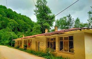 Harabeye dönen köy okulunu köy konağına dönüştürdüler