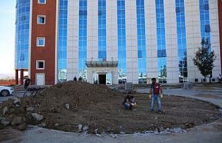 Hastanenin peyzaj çalışmaları başladı