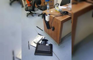 Hastaneye gelen genç kız, doktora kızıp masasını...