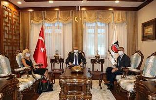 Hayırsever iş kadınından Dicle’ye halk kütüphanesi