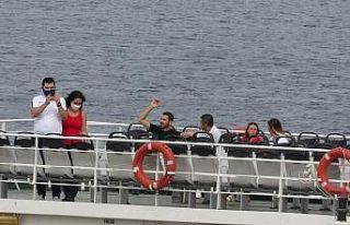 Her gün binlerce yolcu taşıyan gemilerin mürettebatları...