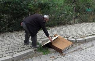 Hırsızlar demir rögar kapaklarına dadandı