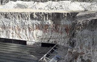 Hükumet konağı inşaatında toprak kaydı: 1 yaralı