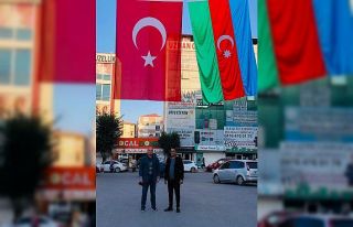 Iğdır Kent Meydanına dev Türk ve Azerbaycan bayrakları...