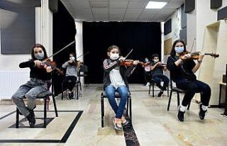 İki Elin Sesi Var Çocuk ve Gençlik Senfoni Orkestrası...