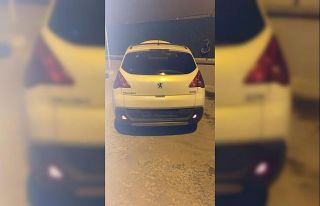 İkiz plakalı araç polisi de şaşırttı