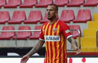 İlk kez forma giydiler