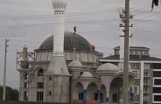 İnşaatta cambaz gibi çalışıp yürekleri ağza...