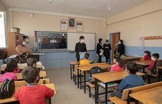 İpekyolu Belediyesinden öğretmen ve öğrencilere...