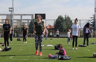 Isparta’da anne ve kızları zumba ile coştu