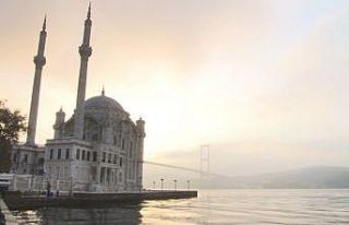 İstanbullular Cumartesi sabahına sisli bir havayla...