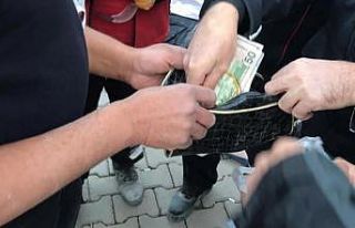 İtfaiye eri, enkazda bulduğu altınları polise...