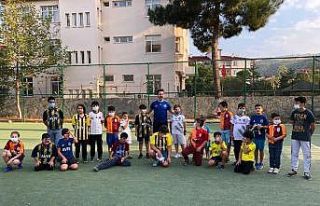 İyilik Hareketi, çocuklara 4 büyük takımın formasını...