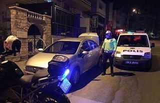 İzmir polisinden kaçan otomobili Kuşadası polisi...