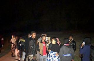 İzmir’de 25 kaçak yabancı uyruklu şahıs yakalandı