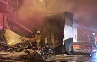 İzmir’de biber yüklü tırın dorsesi, alev alev...