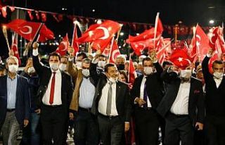 İzmir’de Cumhuriyet’in 97. yılında meşaleli...