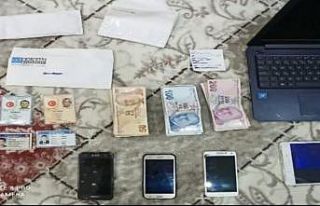 İzmir’de FETÖ’nün hücre evlerine baskın:...